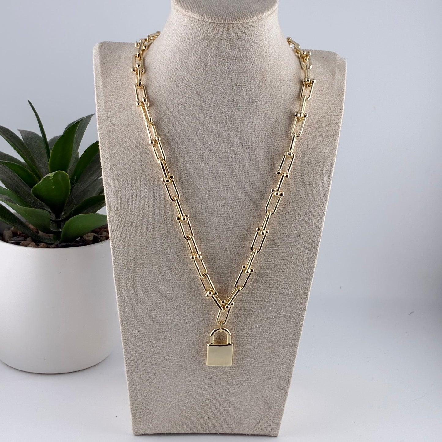 Ainara chain