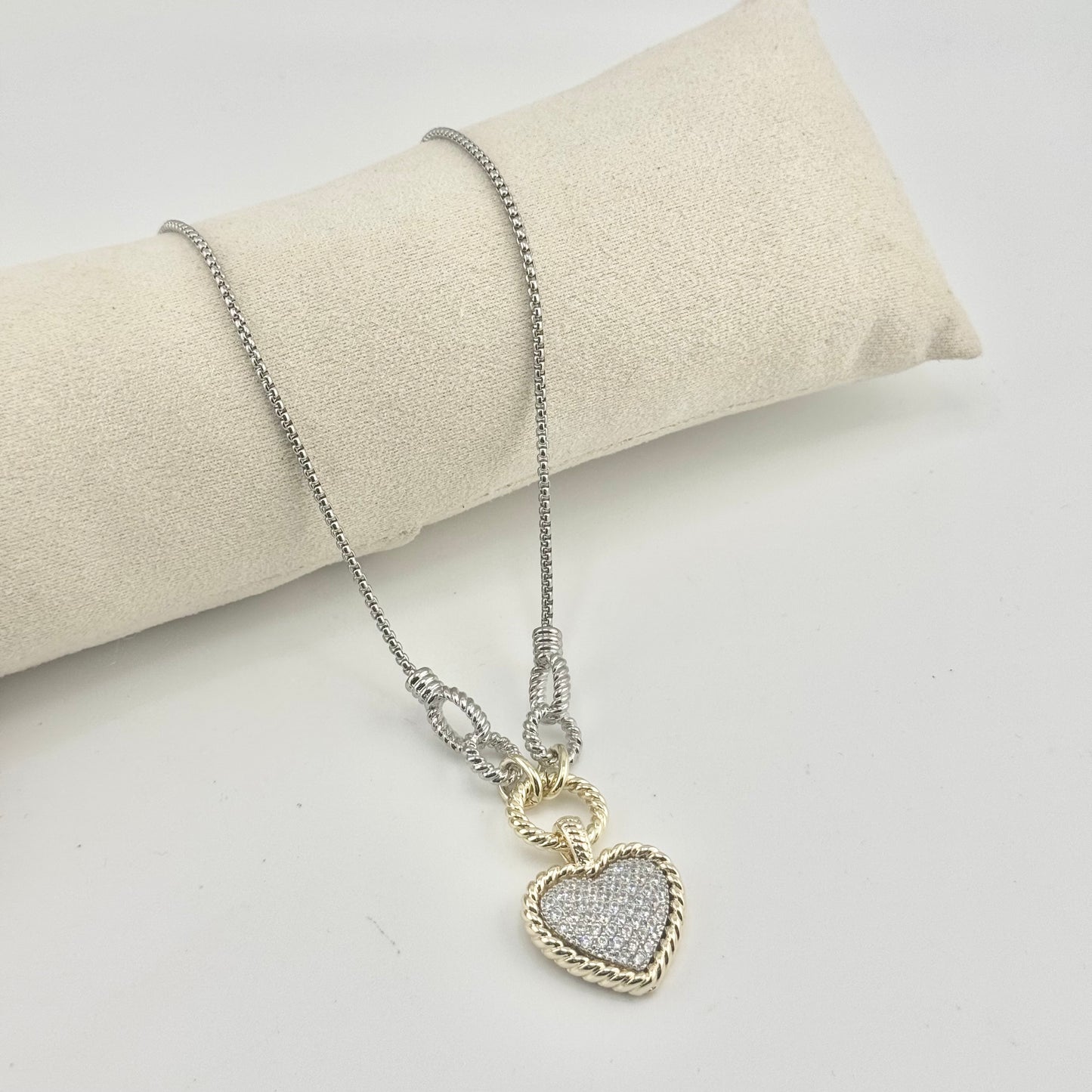 Daniela heart ❤️ chain