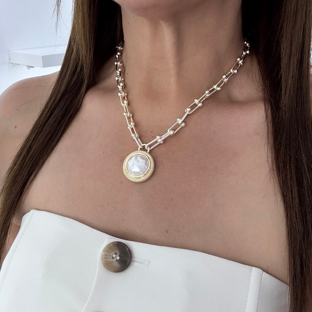 Sofia pearl necklace