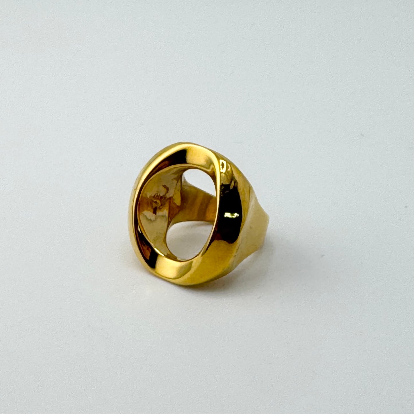 Lucero gold ring