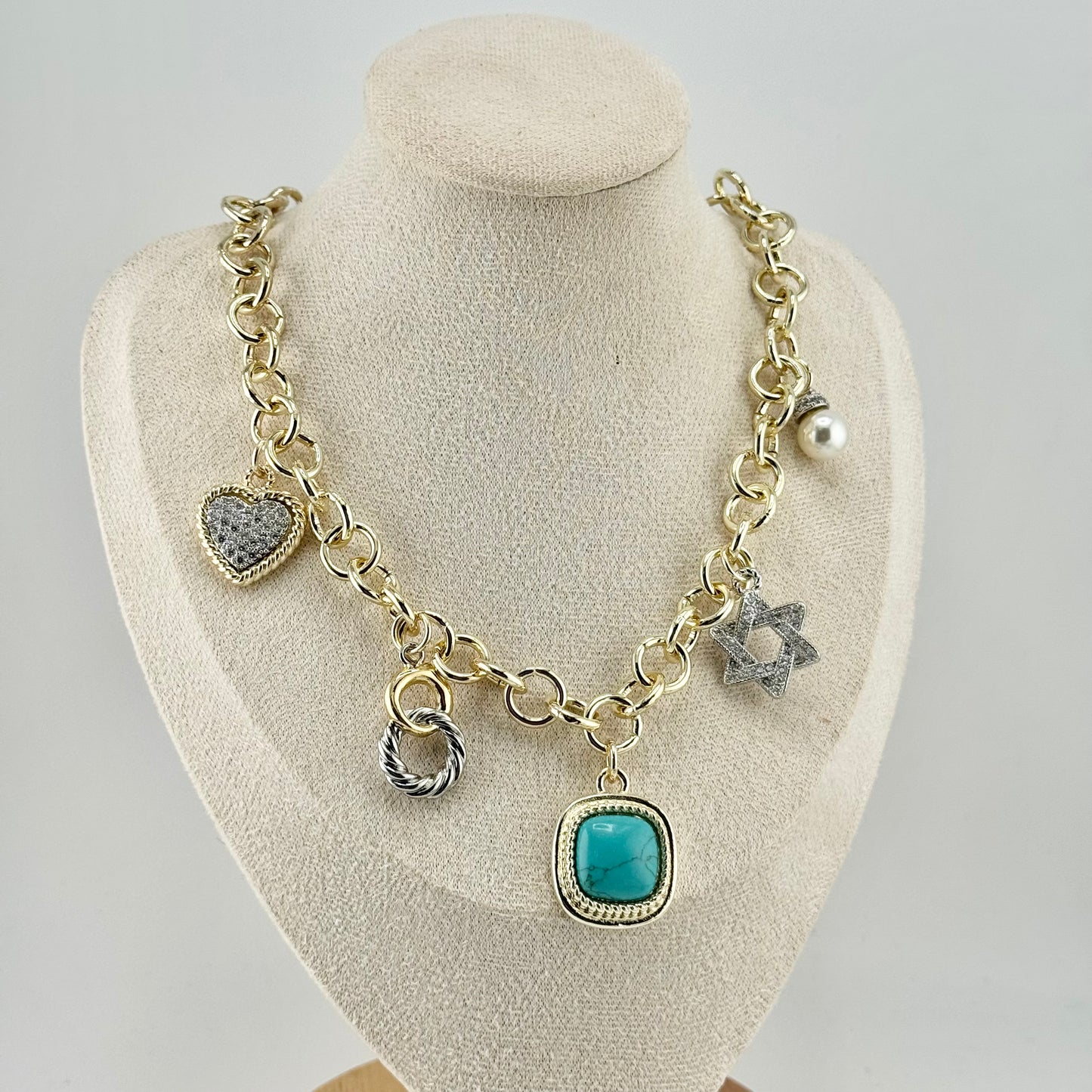 Kate gold necklace