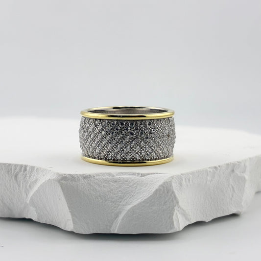 Luxury ring