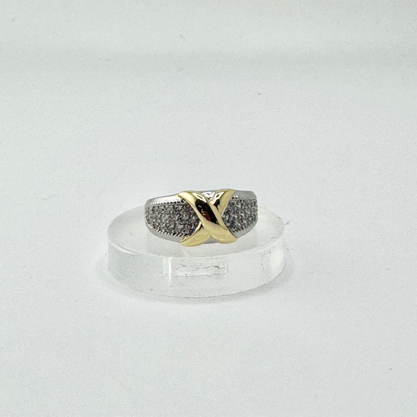 Mia ring